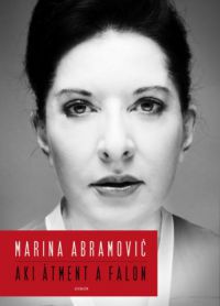 Marina Abramović - Aki átment a falon